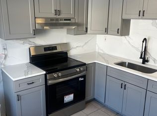126 Presidential Dr, Sicklerville, NJ 08081