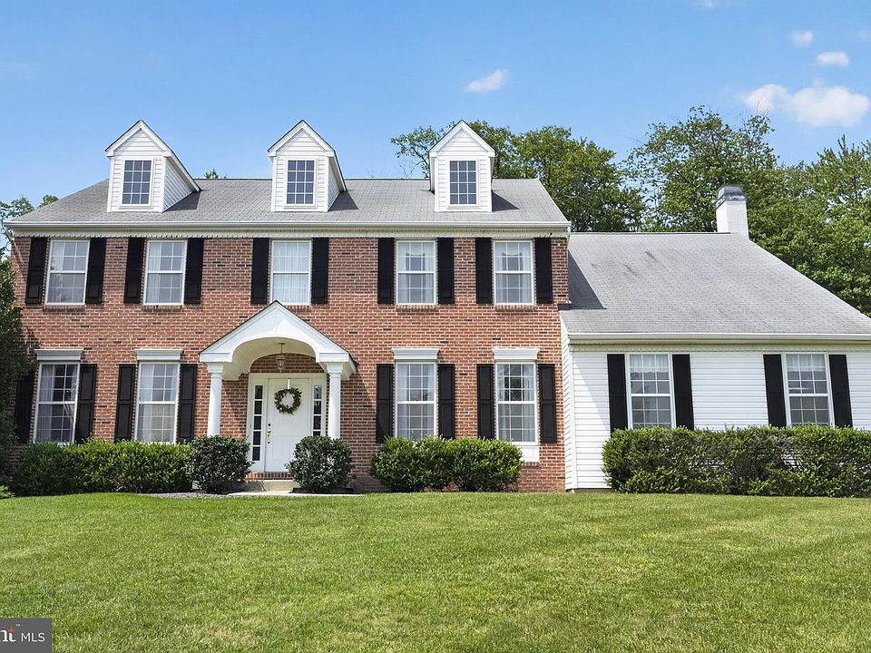 1st image of 417 Forest Ln