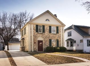 1831 E Kenmore Pl, Shorewood, WI 53211