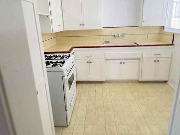 467 Kelton Avenue, Westwood, CA 90024 - Kitchen