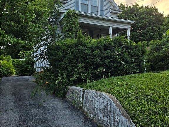 3rd image of 7134 Drury Ln
