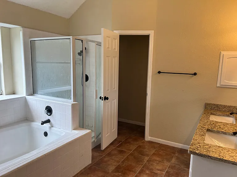4915 Silent Lk — Photo 14