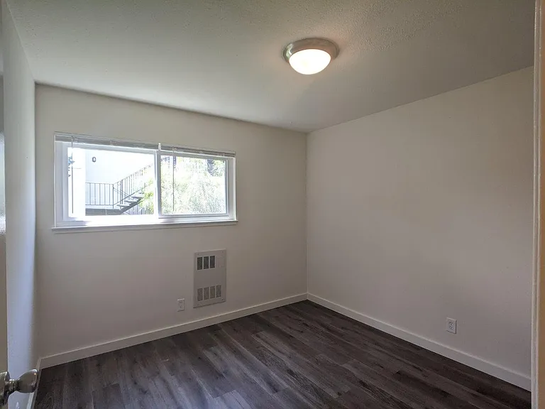 Vanguard Apartments — Photo 37