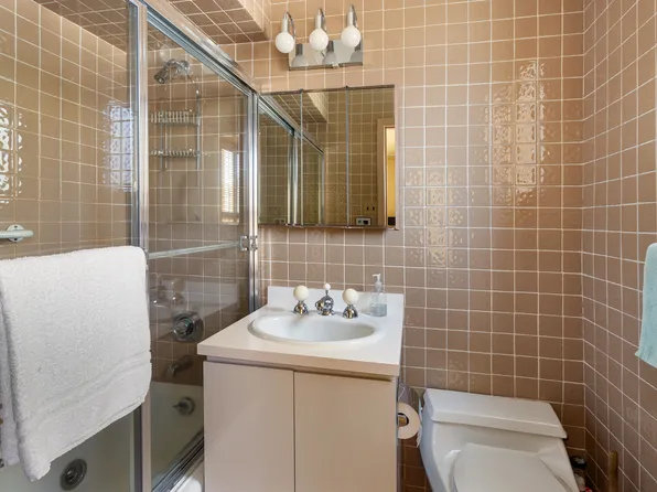 1050 5th Avenue image 8 of 13