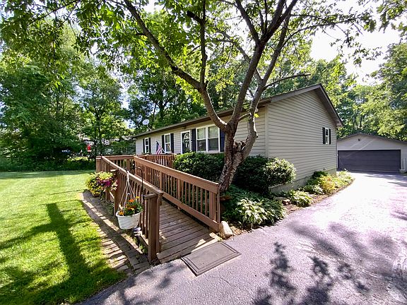 3rd image of 3154 Apple Valley Dr