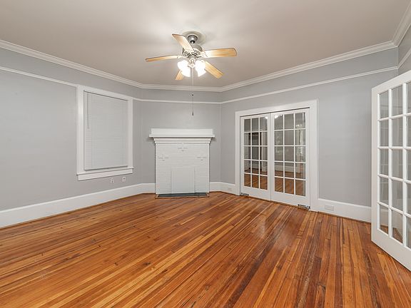 2nd image of 1105 Maple St