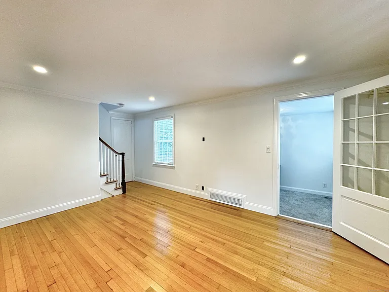 84 Sunnyridge Ave — Photo 5