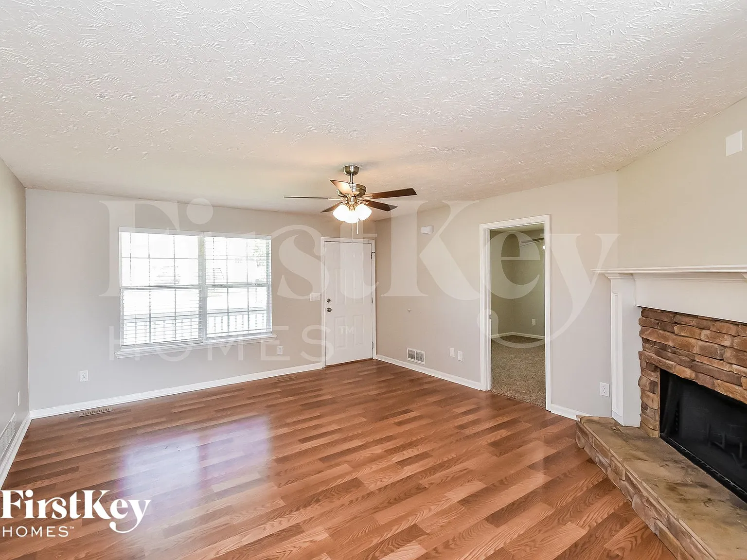 3 bed, 2.0 bath, 1118 sqft, $1,590 — Photo 4