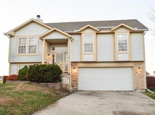 970 Stone Creek Cir, Gardner, KS 66030