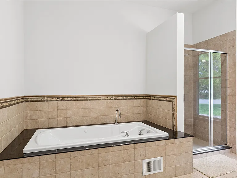 8 Country Ln — Photo 15
