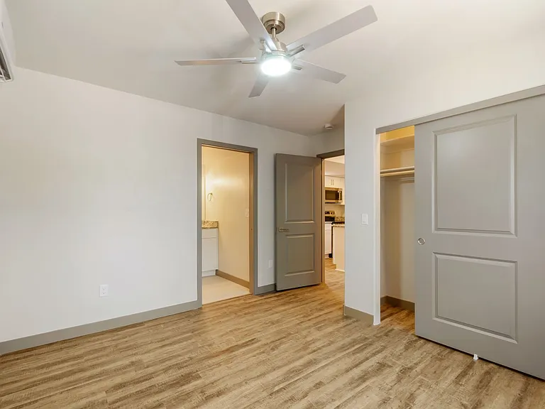 1720 E Edison St — Photo 14