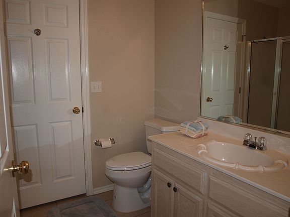 5th image of 1306 Oak Ct