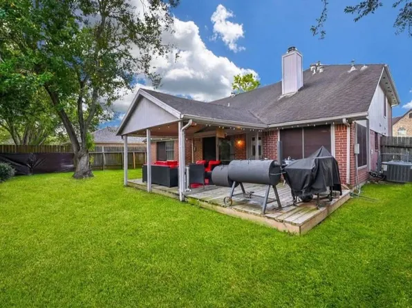 1013 Chesterwood Dr, Pearland, TX 77581
