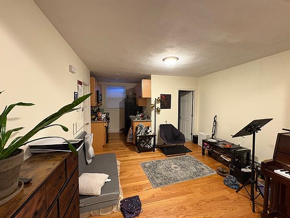 3rd image of 82 Sacramento St