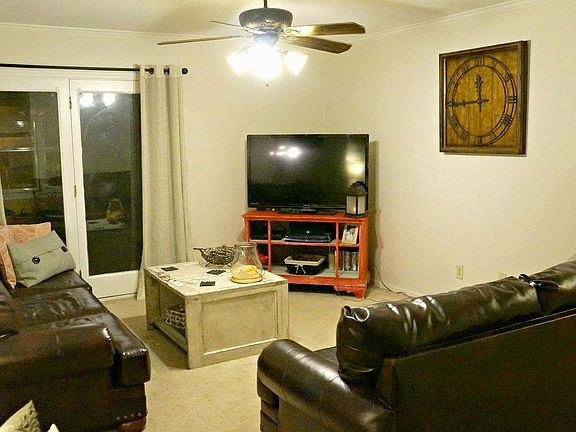 4th image of 2404 Park Ln
