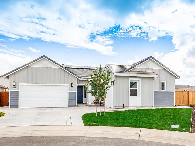 8471 Tulip Ct — Photo 1