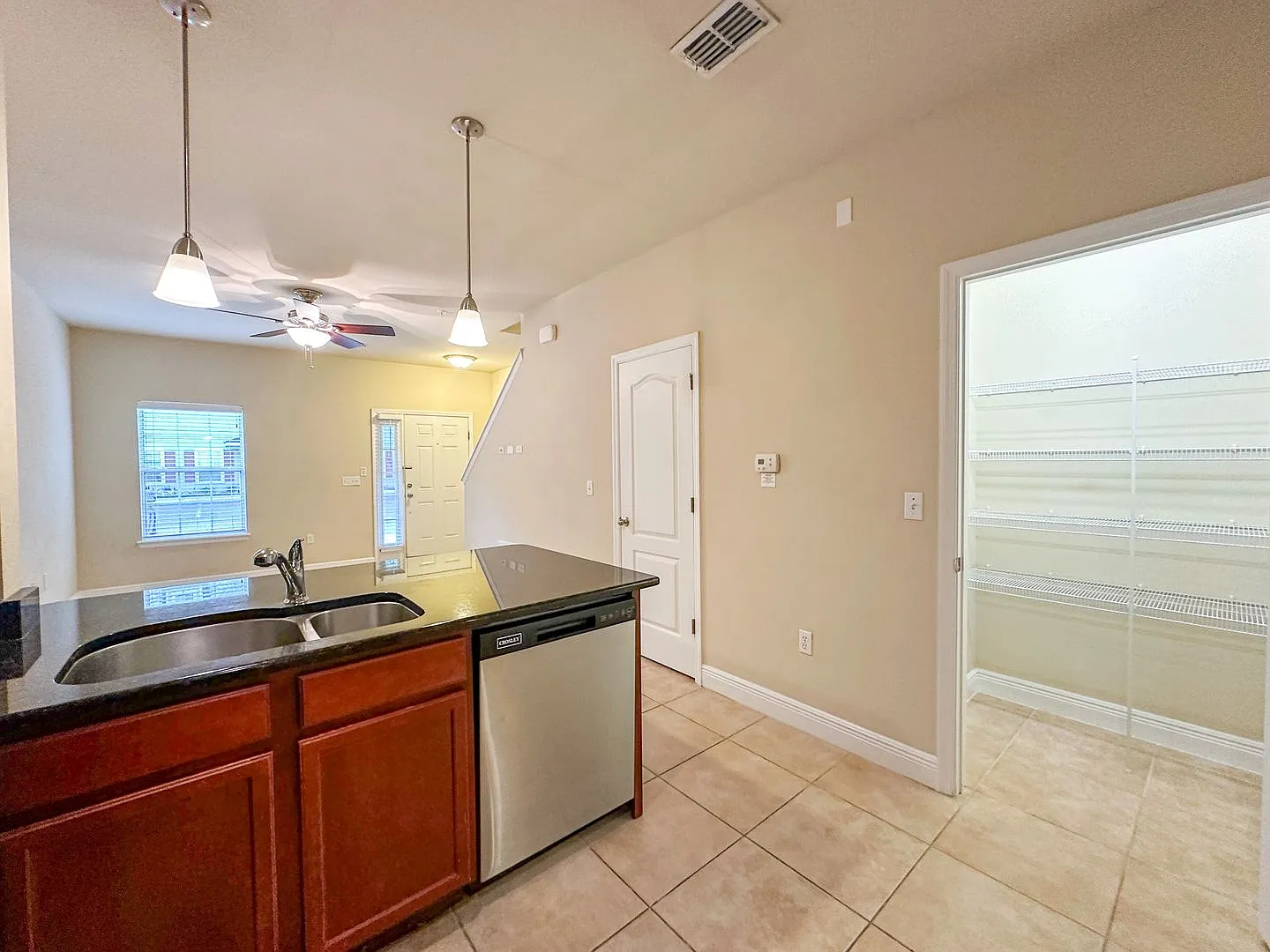 2946 SW 35th Pl — Photo 3