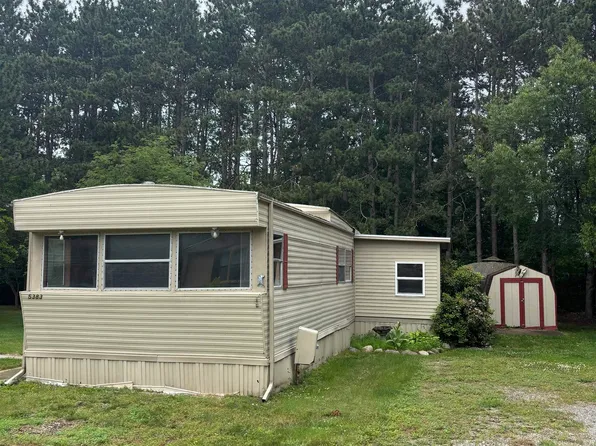 5383 Pine Dr, Croswell, MI 48422