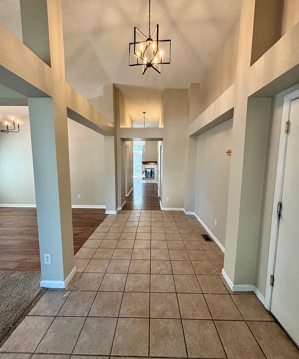 3 bed, 2014 sqft, $3,100 — Photo 3