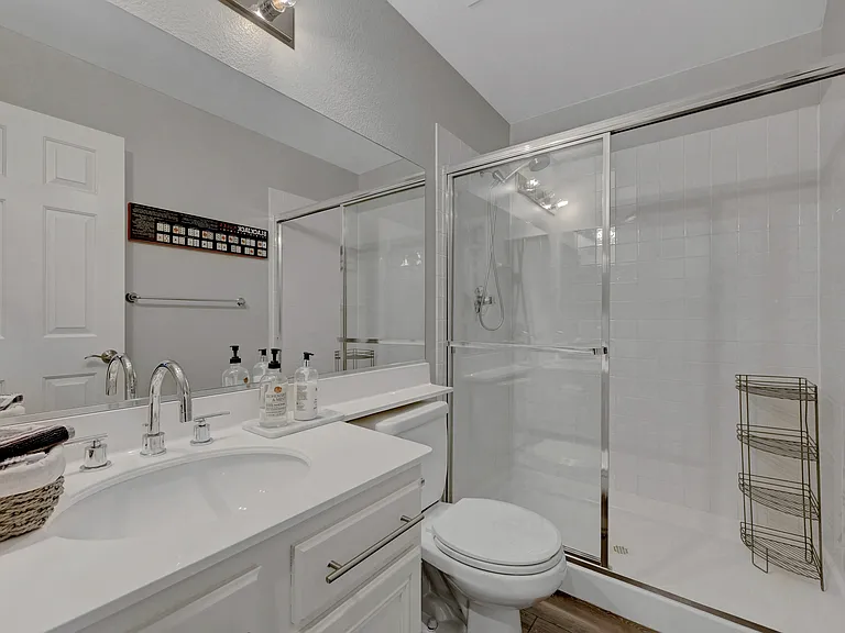 2239 Le Conte Ave — Photo 30