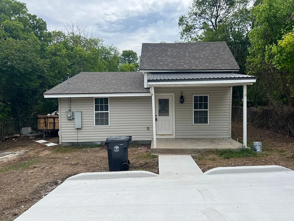 203 W Nolan St