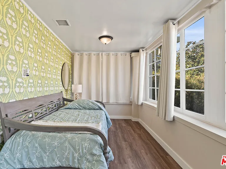607 N Gramercy Pl — Photo 22