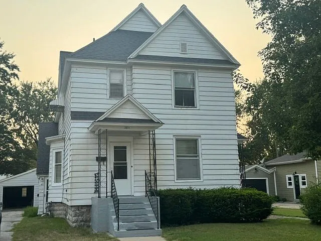Downtown Zeeland 38 Pine Street — Photo 1