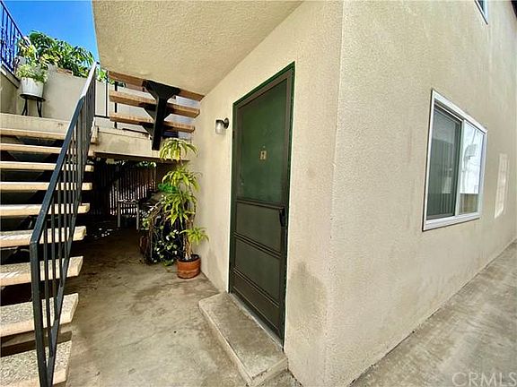 5th image of 709 Amapola Ave