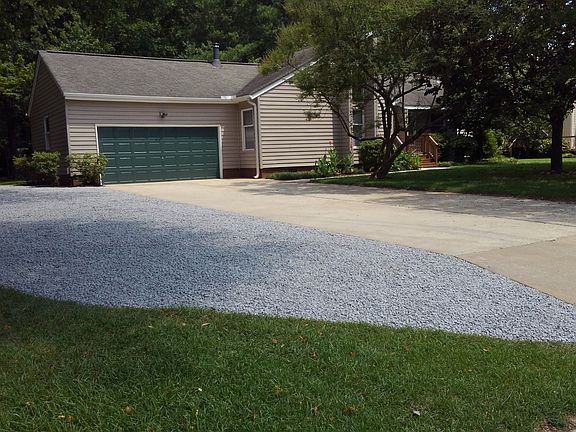3rd image of 912 Lindsley Dr