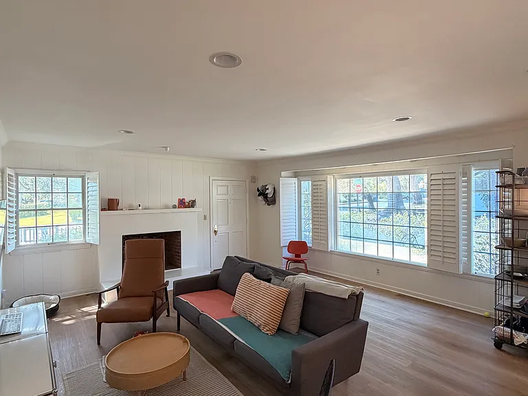 4650 Crown Ave — Photo 3