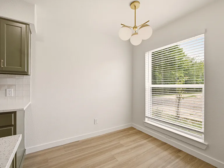 908 Isbell Rd #A — Photo 8