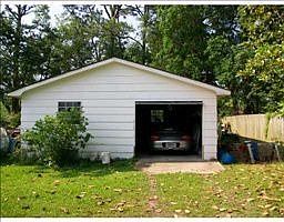 4th image of 2206 Tyler Ave