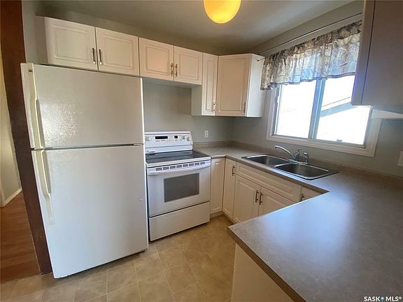 5th image of 3307 Diefenbaker Dr