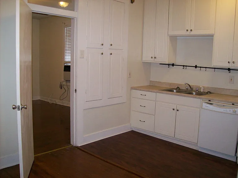 4808 Prytania St #D — Photo 2