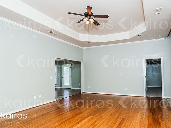 4th image of 8301 Knoxville Dr