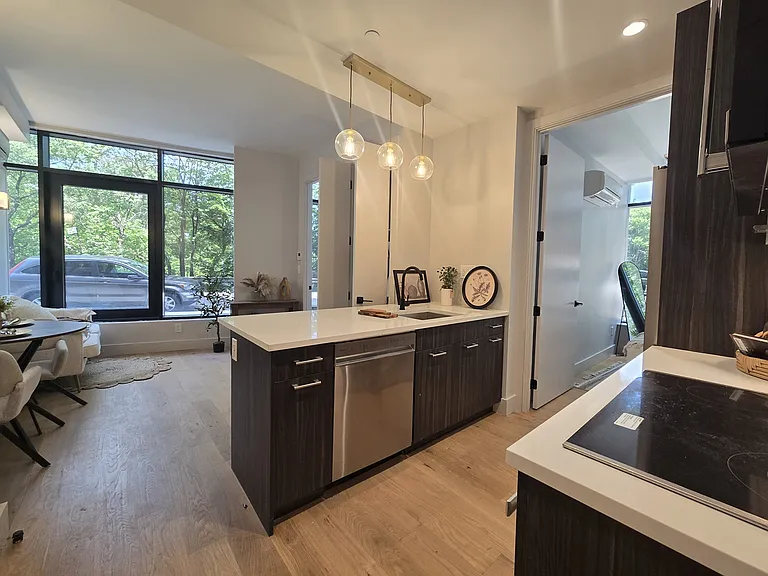 1890 Pelham Pkwy S #B — Photo 1