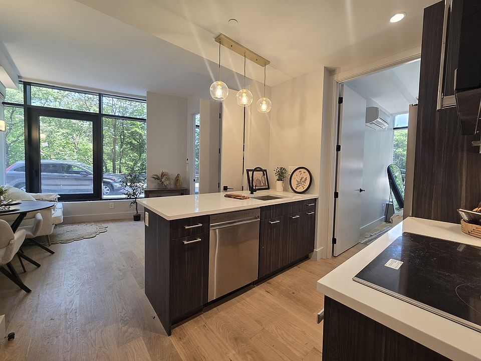 1st image of 1890 Pelham Pkwy S #B