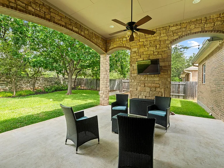 1303 Quiet Creek Dr — Photo 8