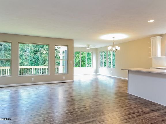 3rd image of 930 N Sandalwood Cir #27