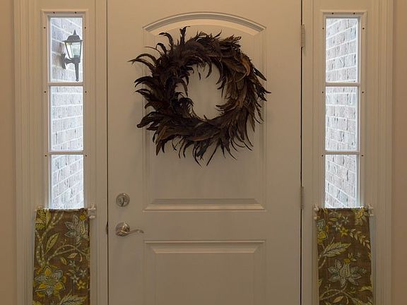 4th image of 707 W Castlebury Cir
