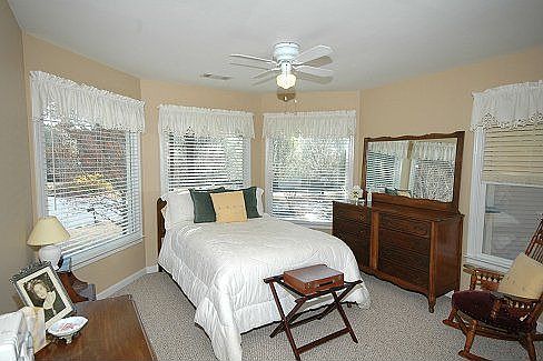 Guest Bedroom w private bath