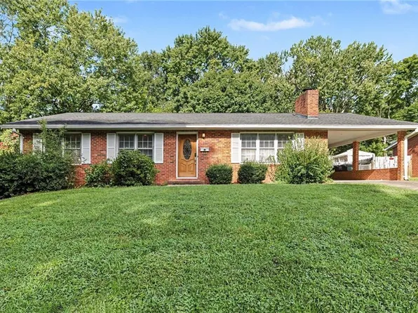 1348 Waybridge Ln, Winston Salem, NC 27103