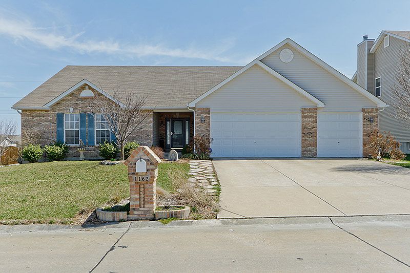 Welcome Home to 1162 Sunny Ridge Drive in O Fallon.