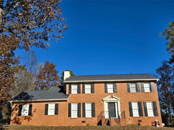 639 Royal Abbey Dr, Stone Mountain, GA 30088