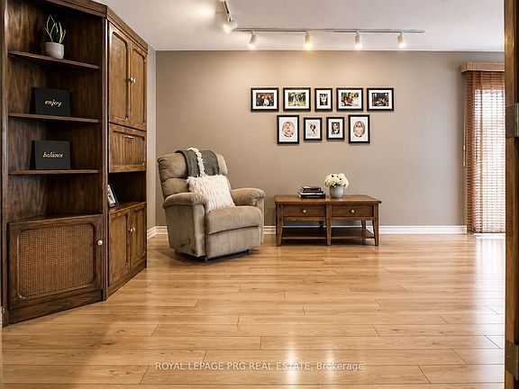 5th image of 19 Roland Ln
