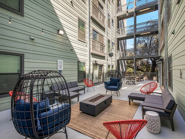 Courtyard_3