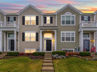 1092 Sapphire Ln, Pingree Grove, IL 60140