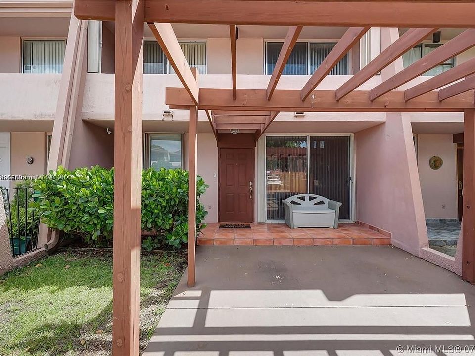 1st image of 14129 Kendale Lakes Cir