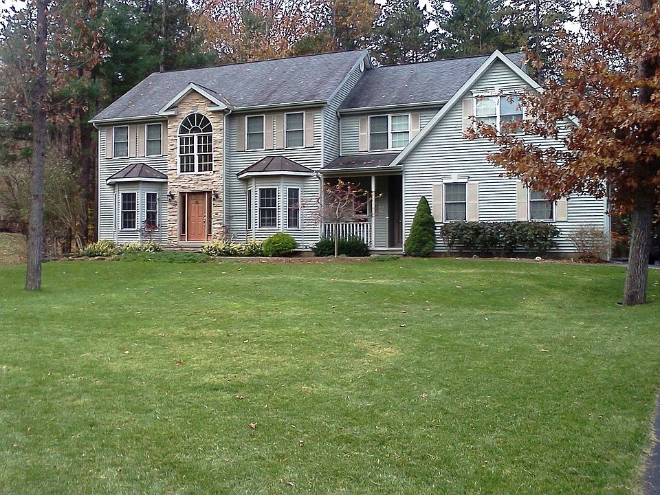 1st image of 107 Fieldstone Dr