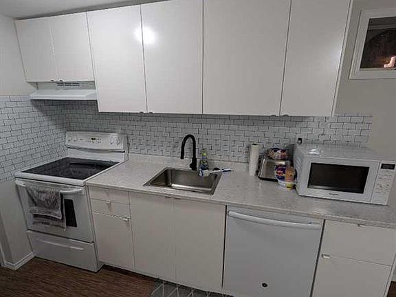 5th image of 1033 Elliot Rd S